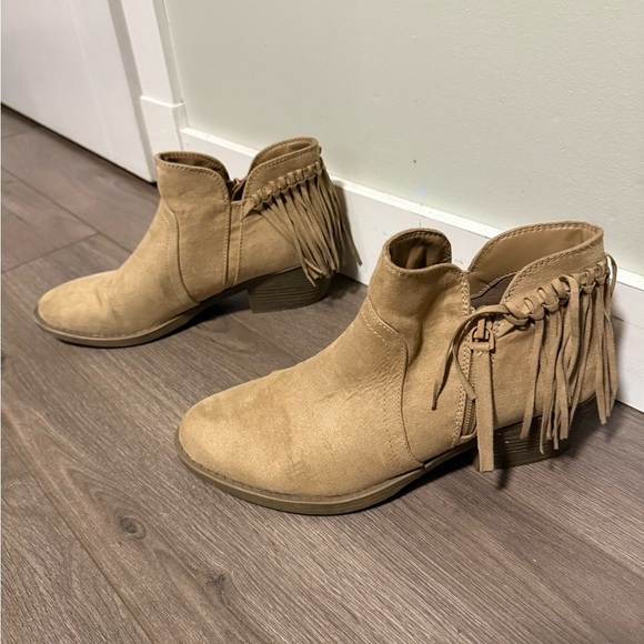 American Eagle Fringe  Faux Suede Ankle Boots Booties - Tan - 8 - Picture 3 of 5